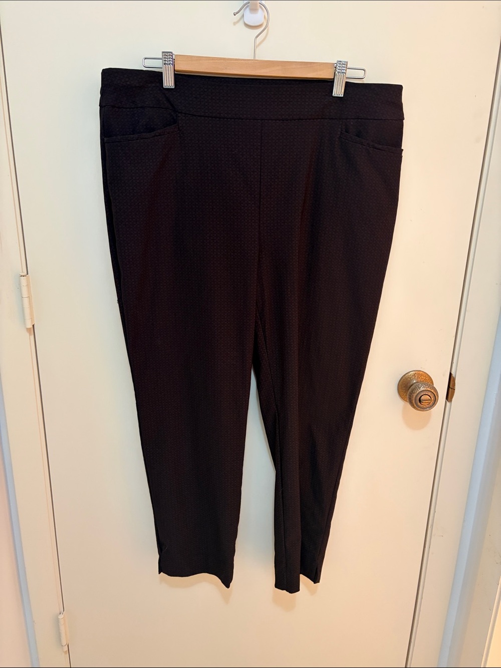 Chico's Black Pull-On Straight Leg Pants